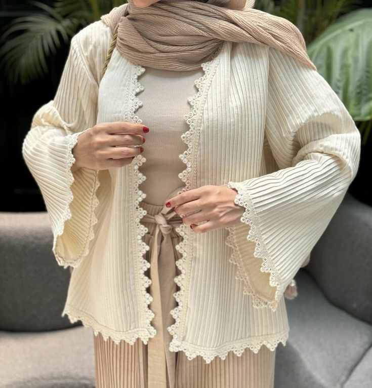 مدل مانتو تابستانی با پارچه نخی
مانتو تابستانه جلو بسته
مانتو تابستانه کوتاه
مانتو تابستانی شیک
مدل مانتو شیک و باکلاس
مدل مانتو تابستانی امسال