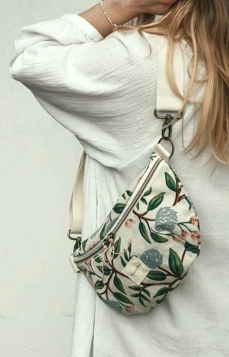 کیف پارچه‌ای رنگی خاص