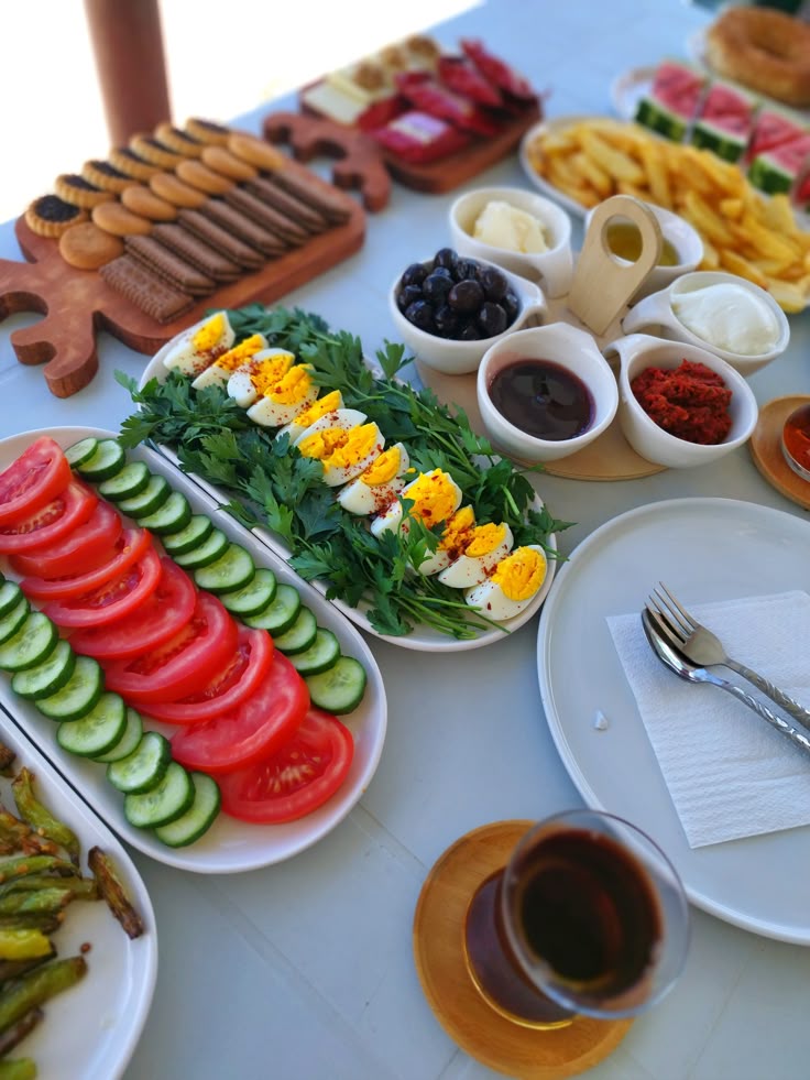 چیدمان و تزیین میز صبحانه