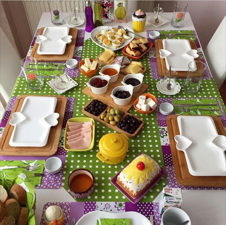 چیدمان و تزیین میز صبحانه