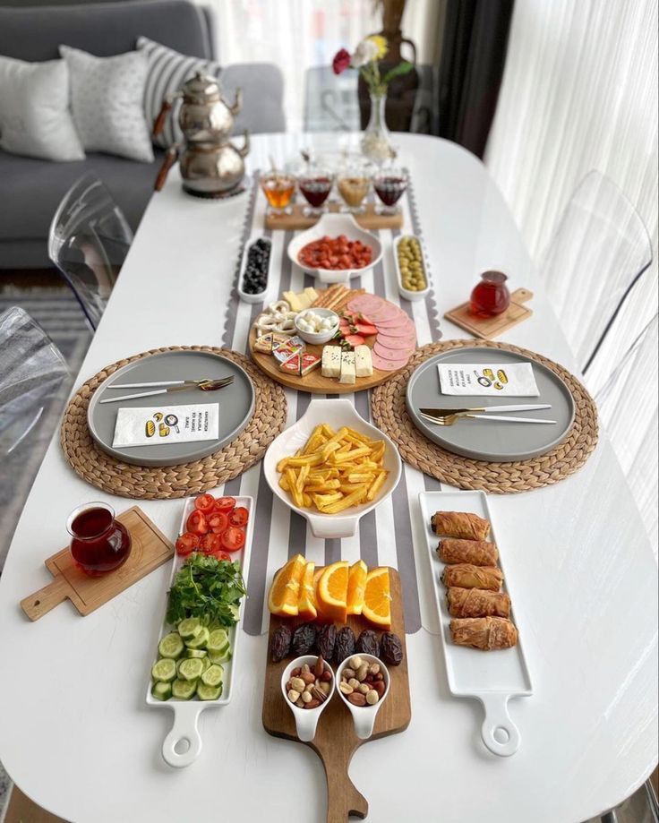 چیدمان و تزیین میز صبحانه