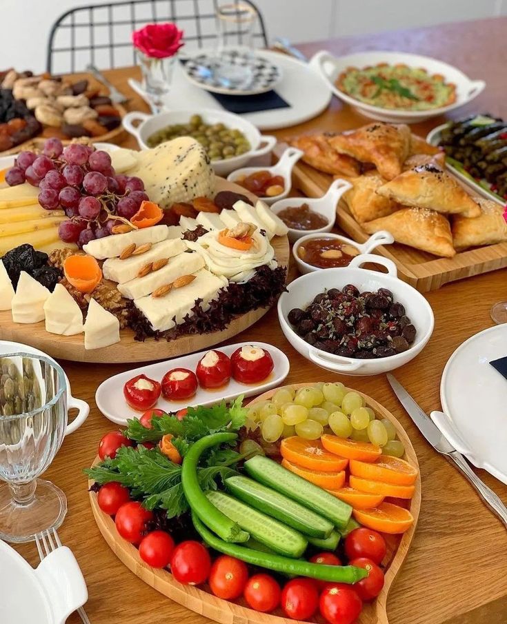 چیدمان و تزیین میز صبحانه