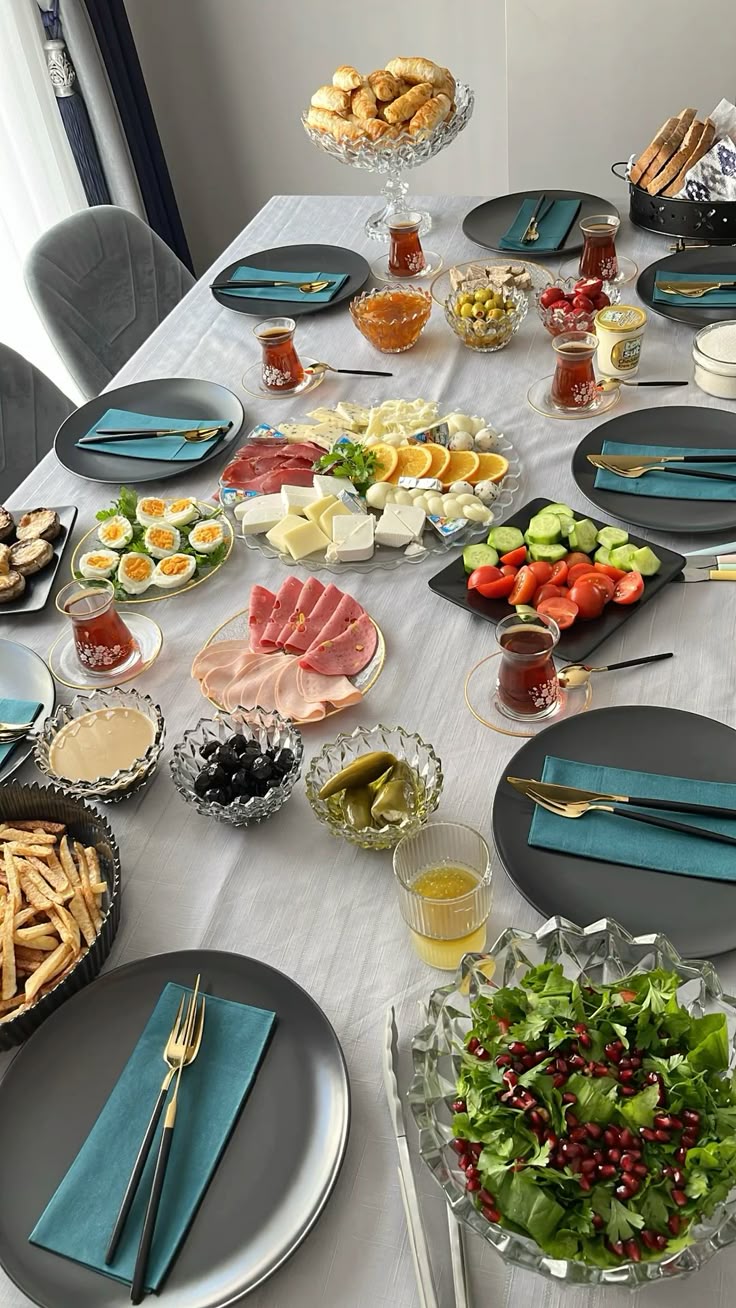 چیدمان و تزیین میز صبحانه