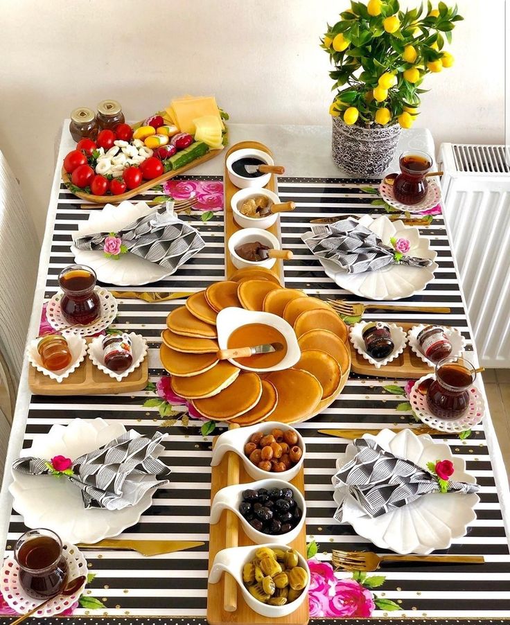 چیدمان و تزیین میز صبحانه