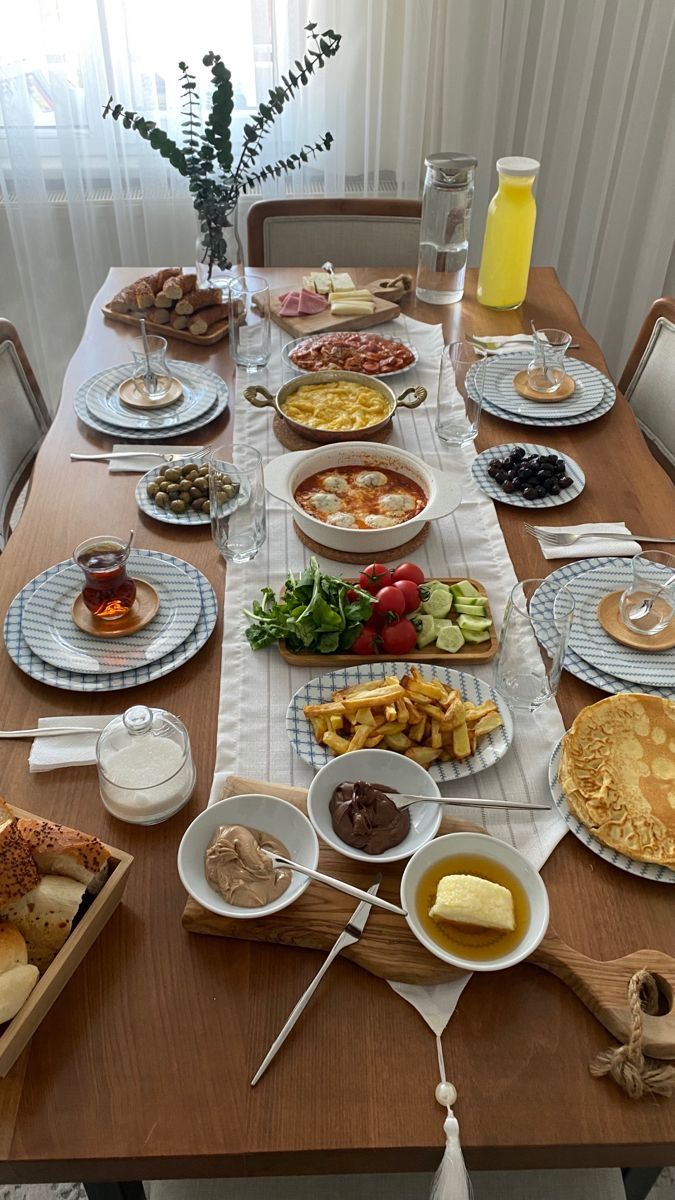 چیدمان و تزیین میز صبحانه