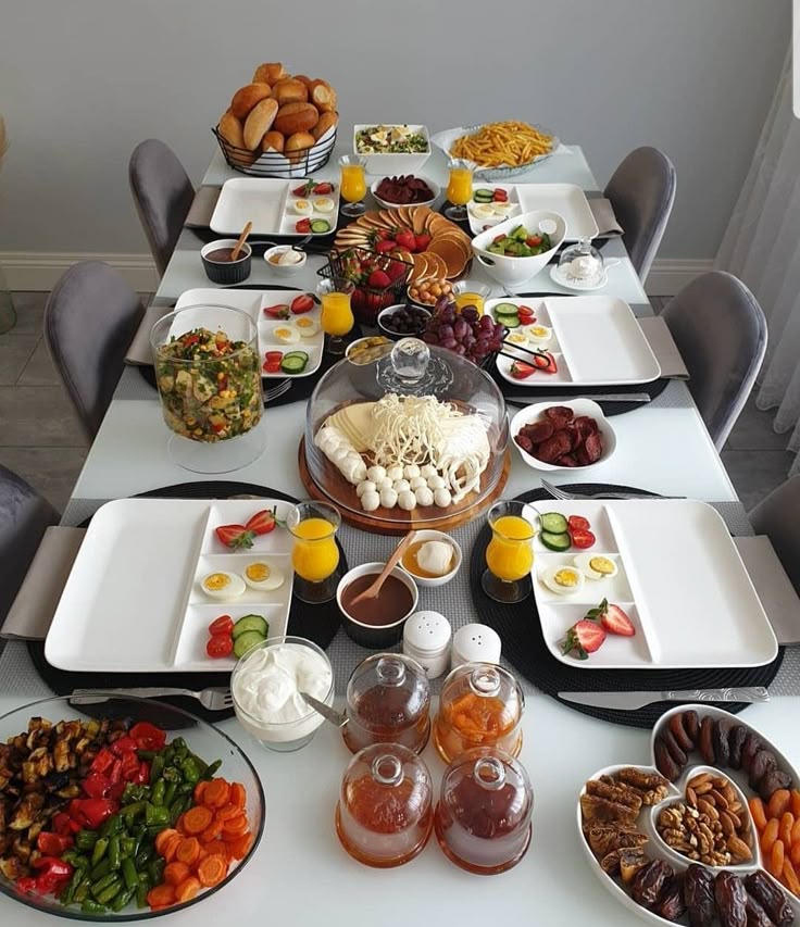 چیدمان و تزیین میز صبحانه