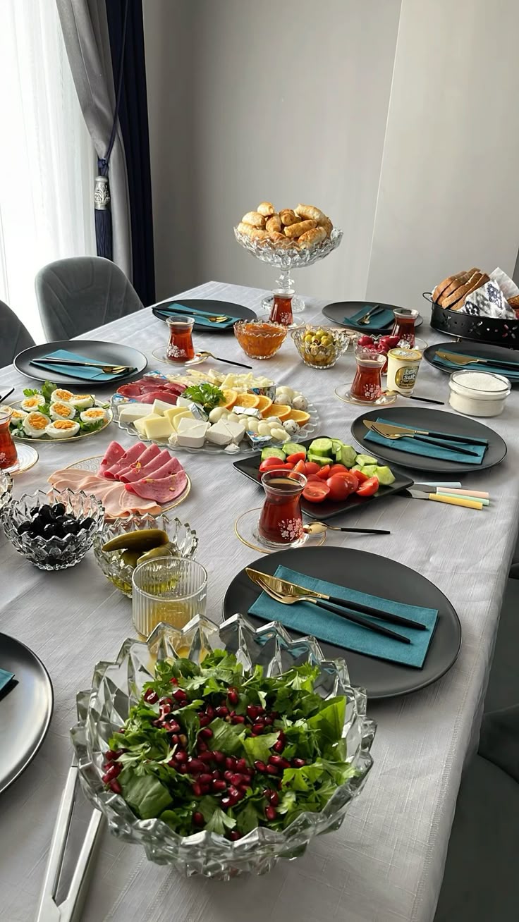 چیدمان و تزیین میز صبحانه
