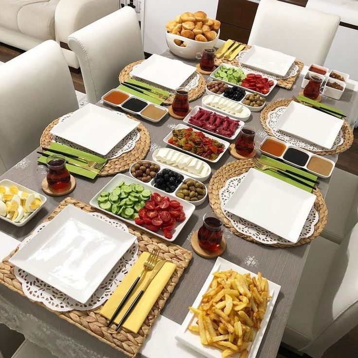 چیدمان و تزیین میز صبحانه
