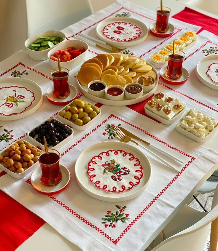 چیدمان و تزیین میز صبحانه