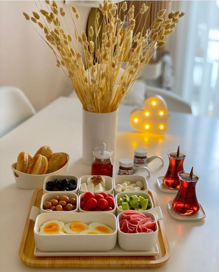 چیدمان و تزیین میز صبحانه