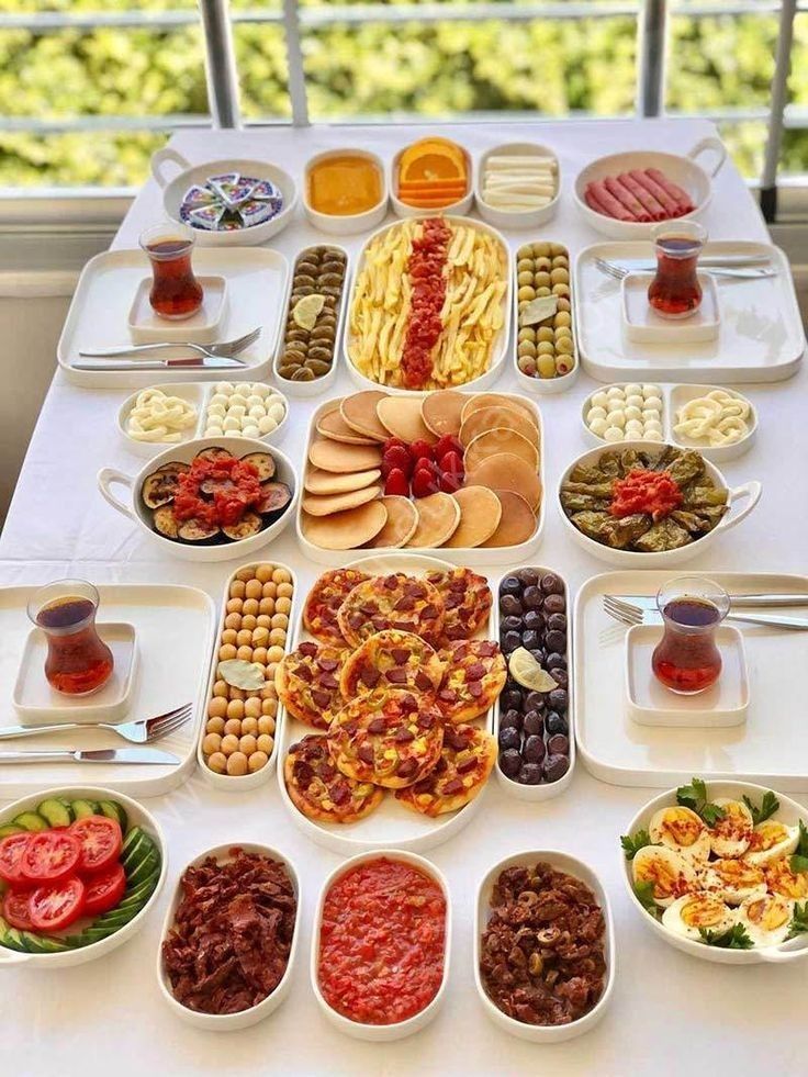 چیدمان و تزیین میز صبحانه