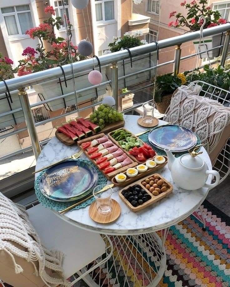 چیدمان و تزیین میز صبحانه