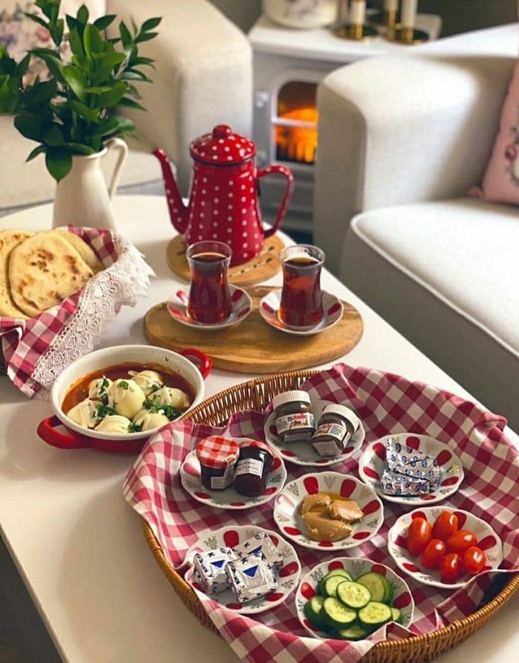 چیدمان و تزیین میز صبحانه