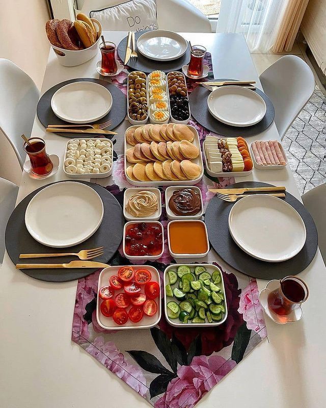 چیدمان و تزیین میز صبحانه