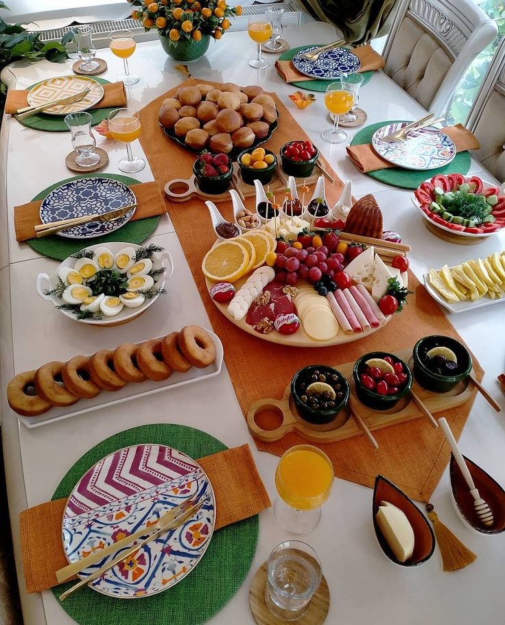 چیدمان و تزیین میز صبحانه
