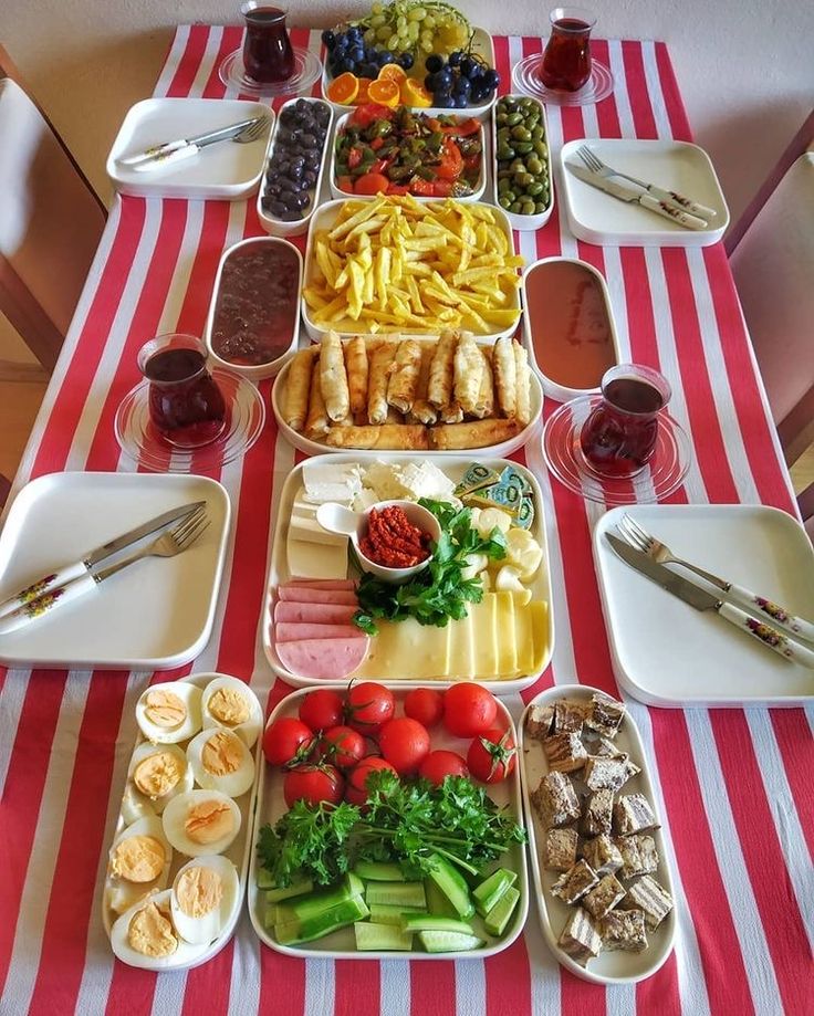 چیدمان و تزیین میز صبحانه