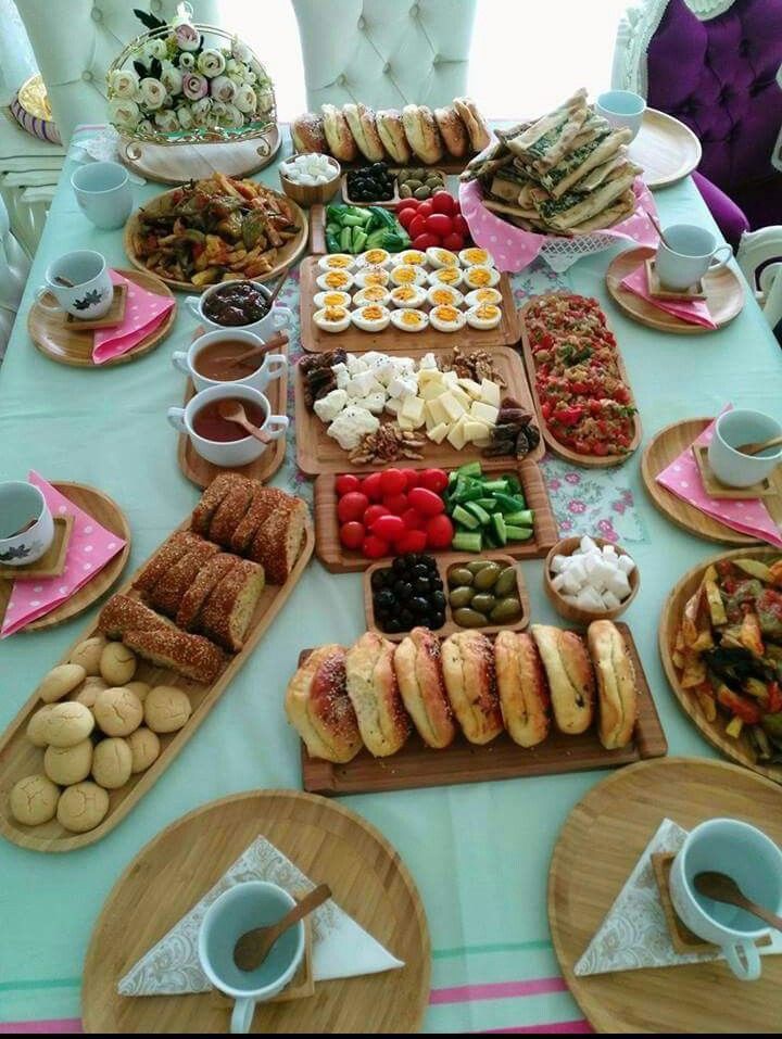 چیدمان و تزیین میز صبحانه