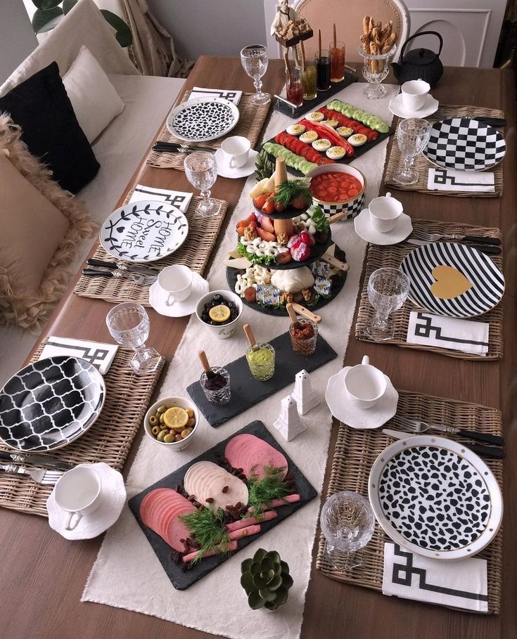 چیدمان و تزیین میز صبحانه