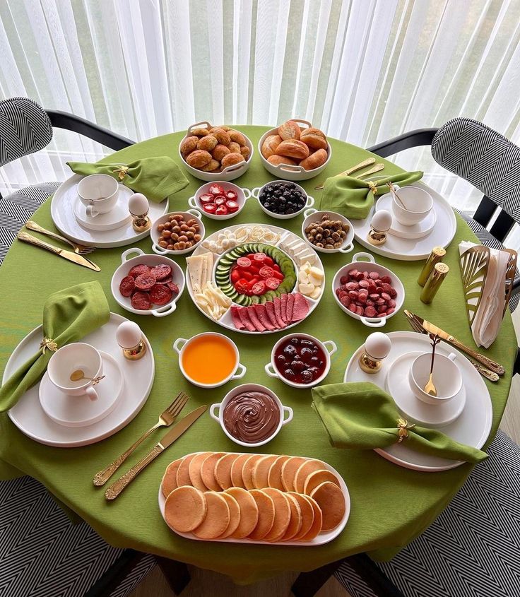 چیدمان و تزیین میز صبحانه