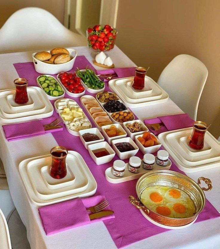 چیدمان و تزیین میز صبحانه