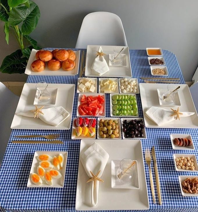 چیدمان و تزیین میز صبحانه