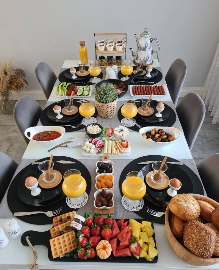 چیدمان و تزیین میز صبحانه