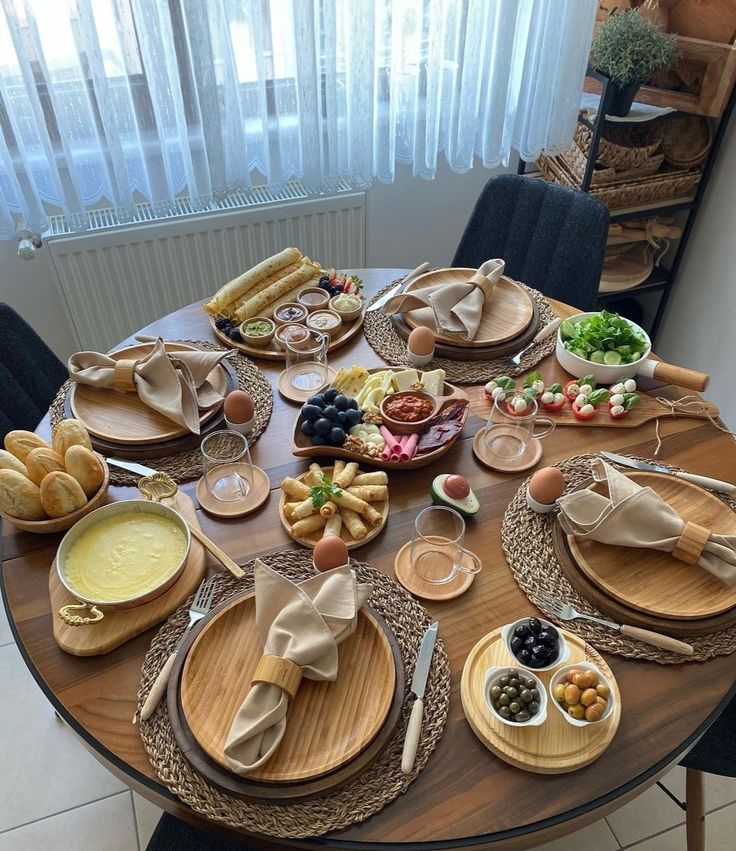 چیدمان و تزیین میز صبحانه
