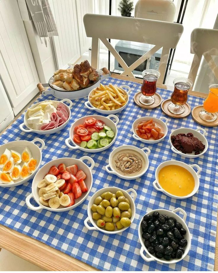 چیدمان و تزیین میز صبحانه