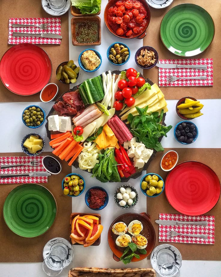 چیدمان و تزیین میز صبحانه