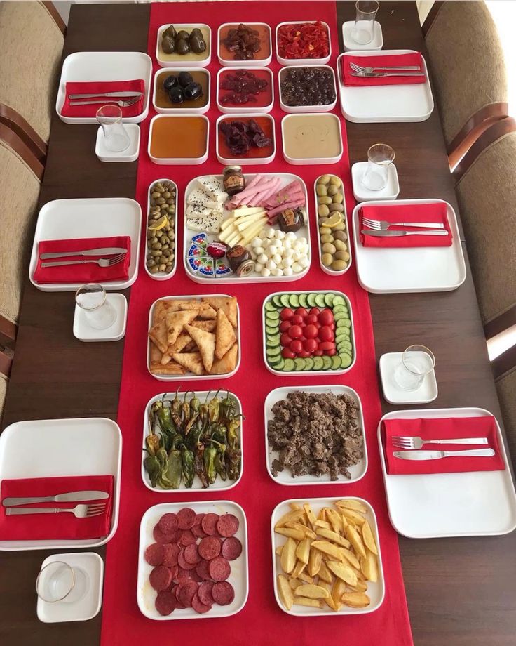چیدمان و تزیین میز صبحانه