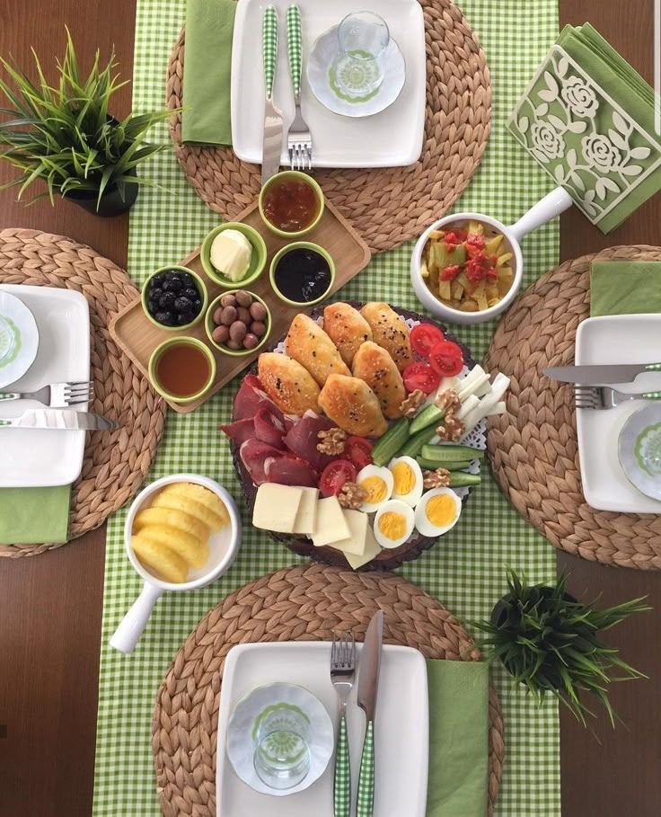 چیدمان و تزیین میز صبحانه