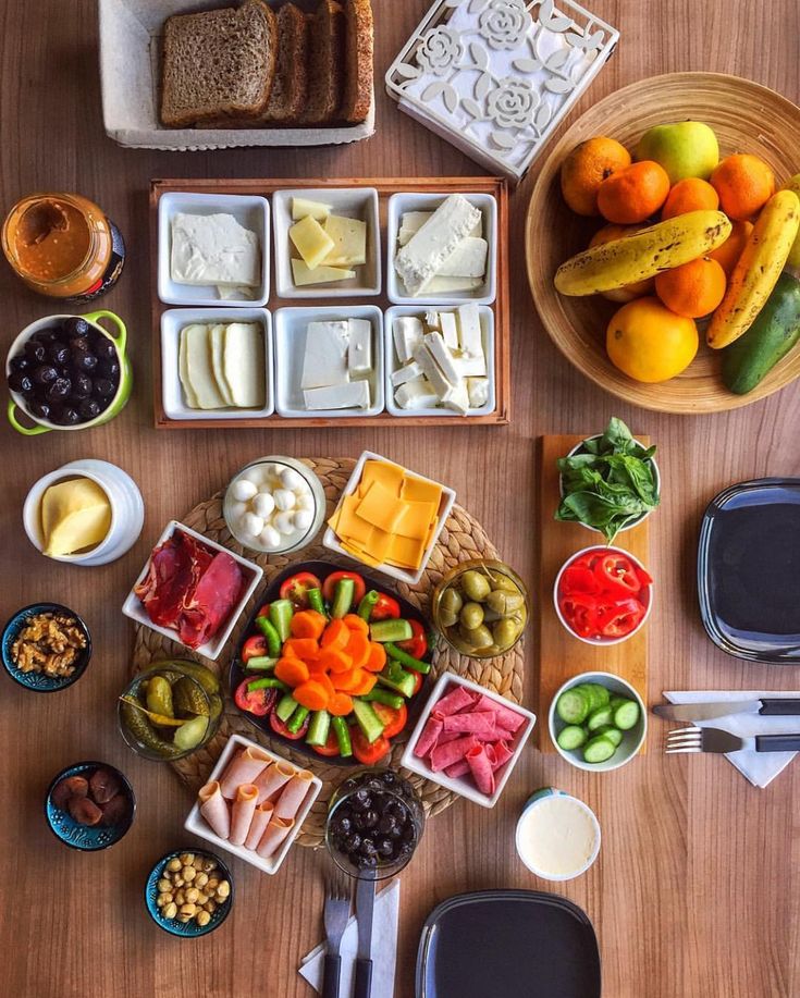 چیدمان و تزیین میز صبحانه