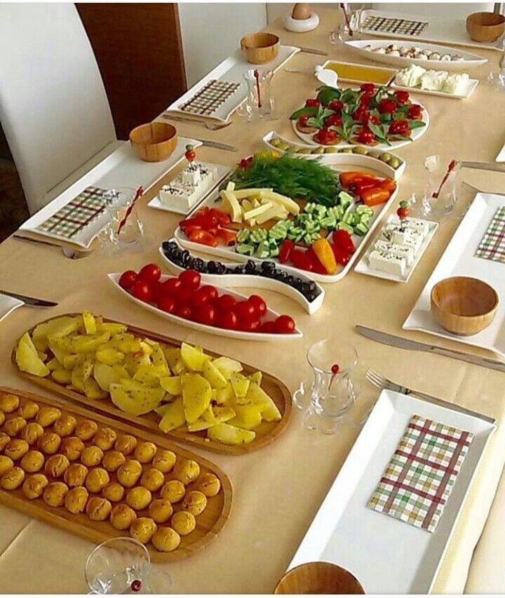چیدمان و تزیین میز صبحانه