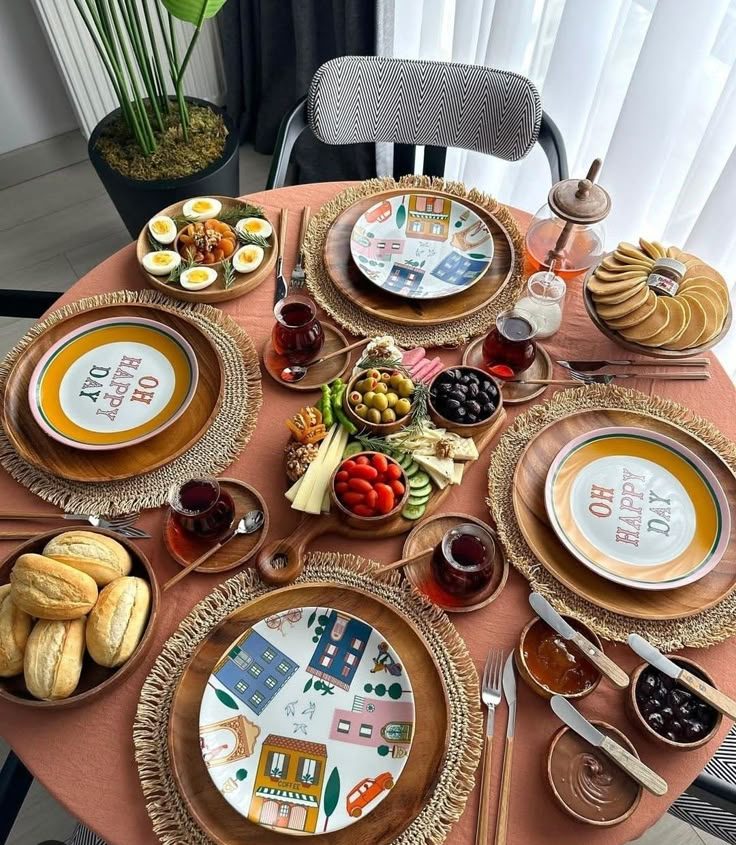 چیدمان و تزیین میز صبحانه