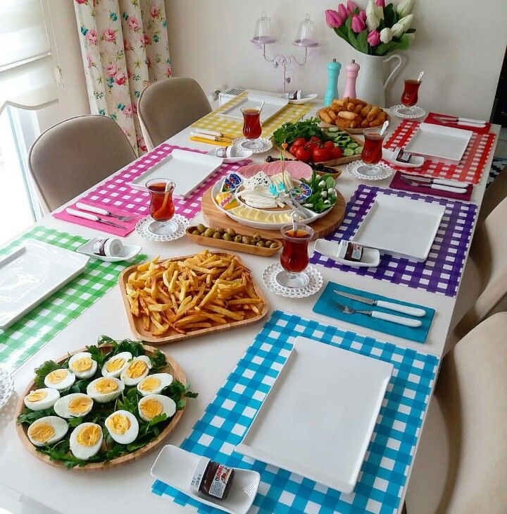 چیدمان و تزیین میز صبحانه