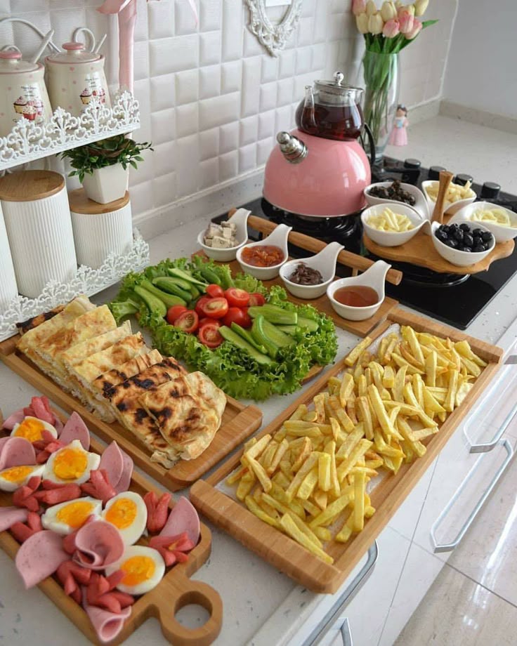 چیدمان و تزیین میز صبحانه