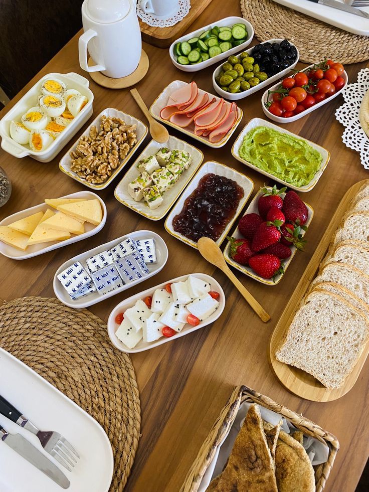 چیدمان و تزیین میز صبحانه