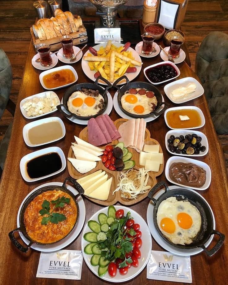 چیدمان و تزیین میز صبحانه