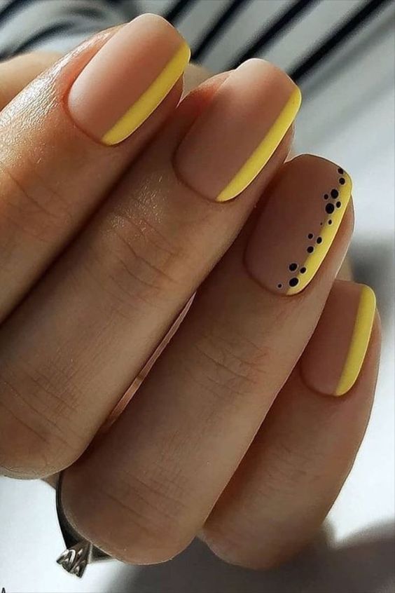 ناخن مینیمال دخترانه و زنانه