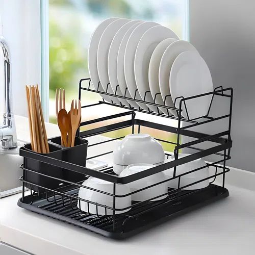 آبچکان روی سینک و جاظرفی پشت پنجره