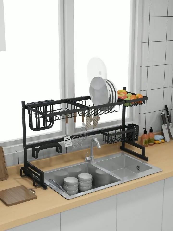 آبچکان روی سینک و جاظرفی پشت پنجره