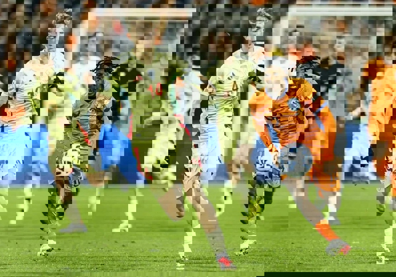 دین هویسن در تیم ملی اسپانیا