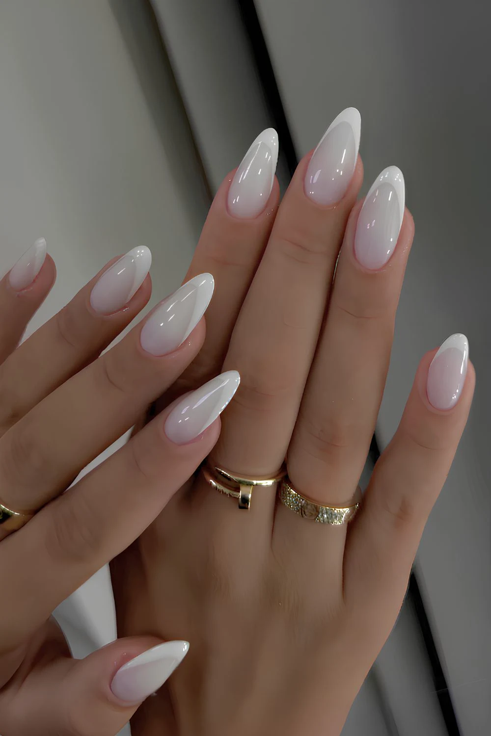 طراحی و دیزاین لاک ناخن سفید شیری