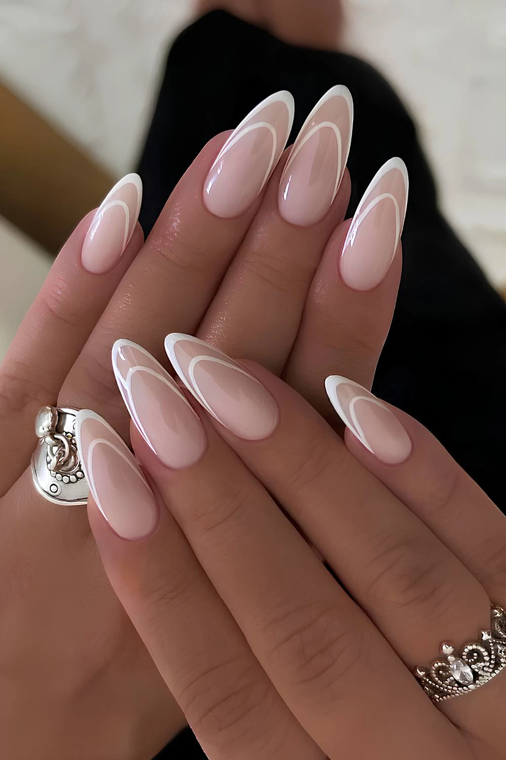 طراحی و دیزاین لاک ناخن سفید شیری