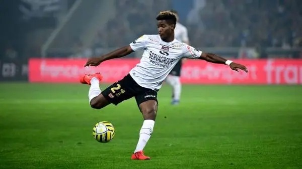 اندونگ در فرانسه