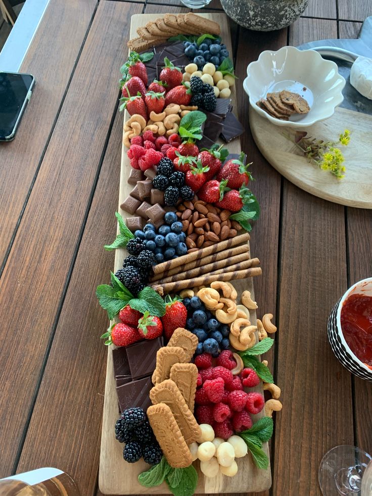 چیدمان میز پذیرایی