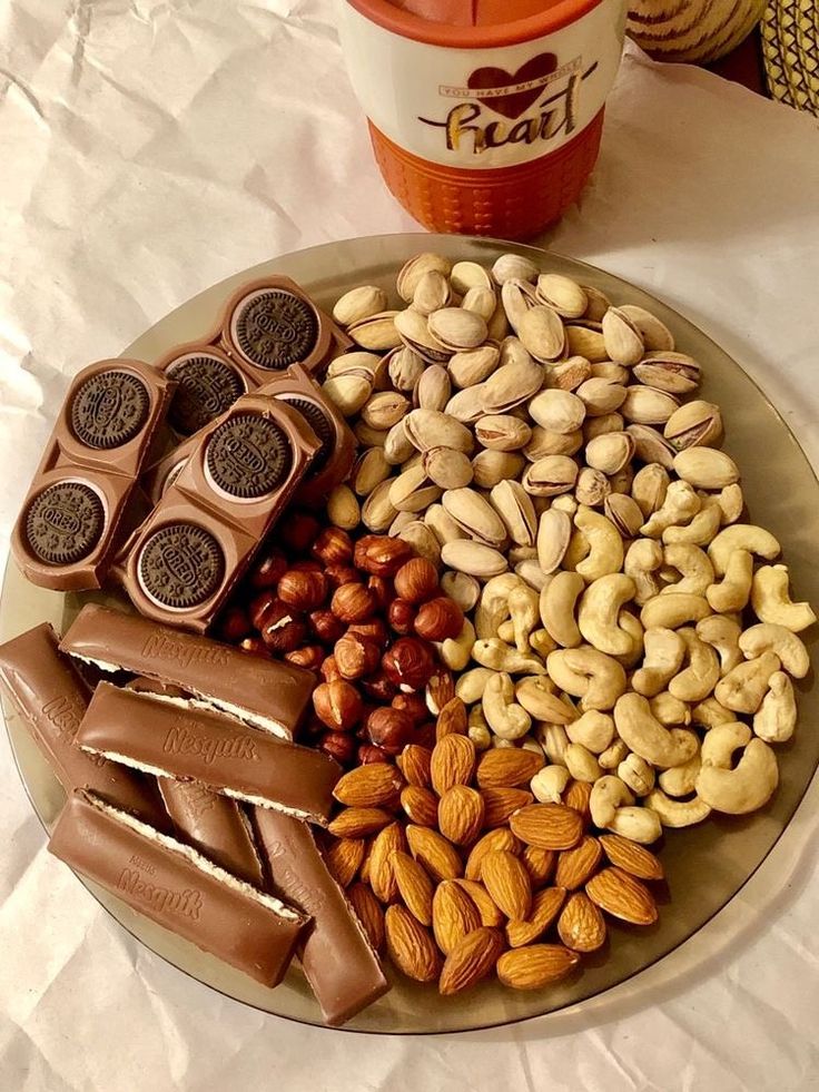 چیدمان میز پذیرایی