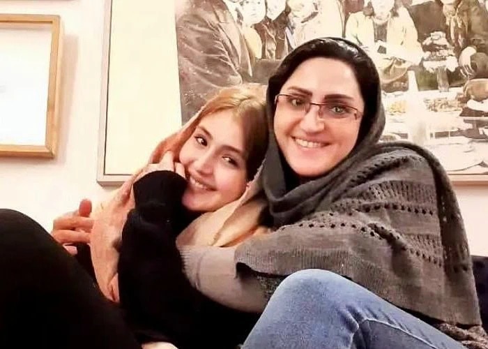 زهرا مددی و مادرش