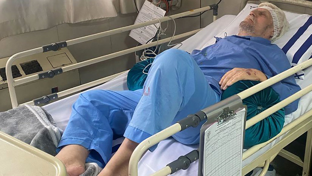 عنایت بخشی در بیمارستان