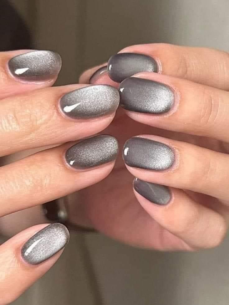 لاک ژل آیس نقره‌ای